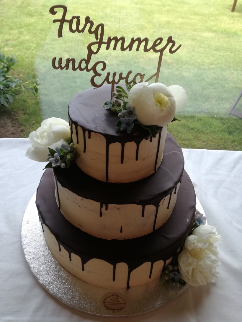 Hochzeitstorte bestellen Naked Cake - Chocolate Drip mit Topper