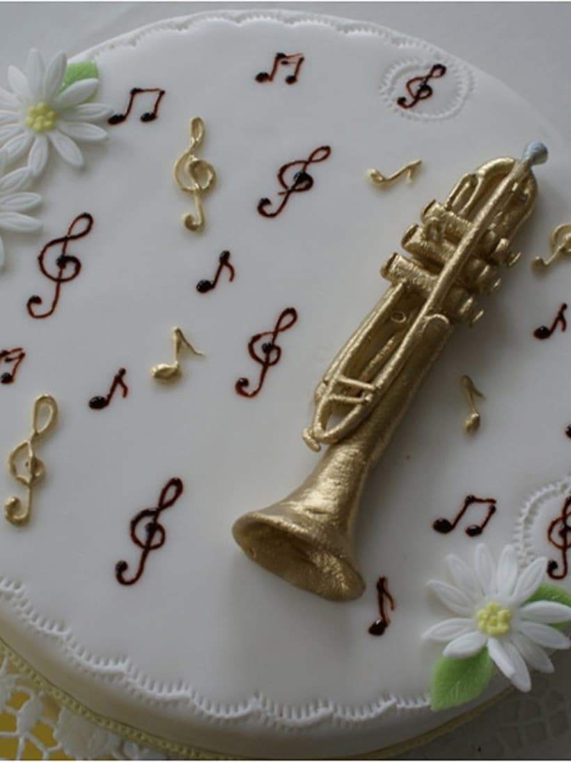 Klassische Geburtstagstorte bestellen - Musiktorte Trompete