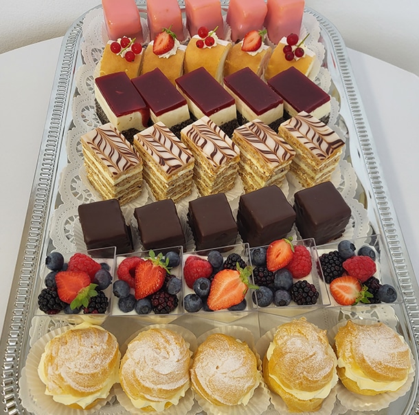 Petit Fours, Tortenstücke, Cake Pops für deine Feier bestellen